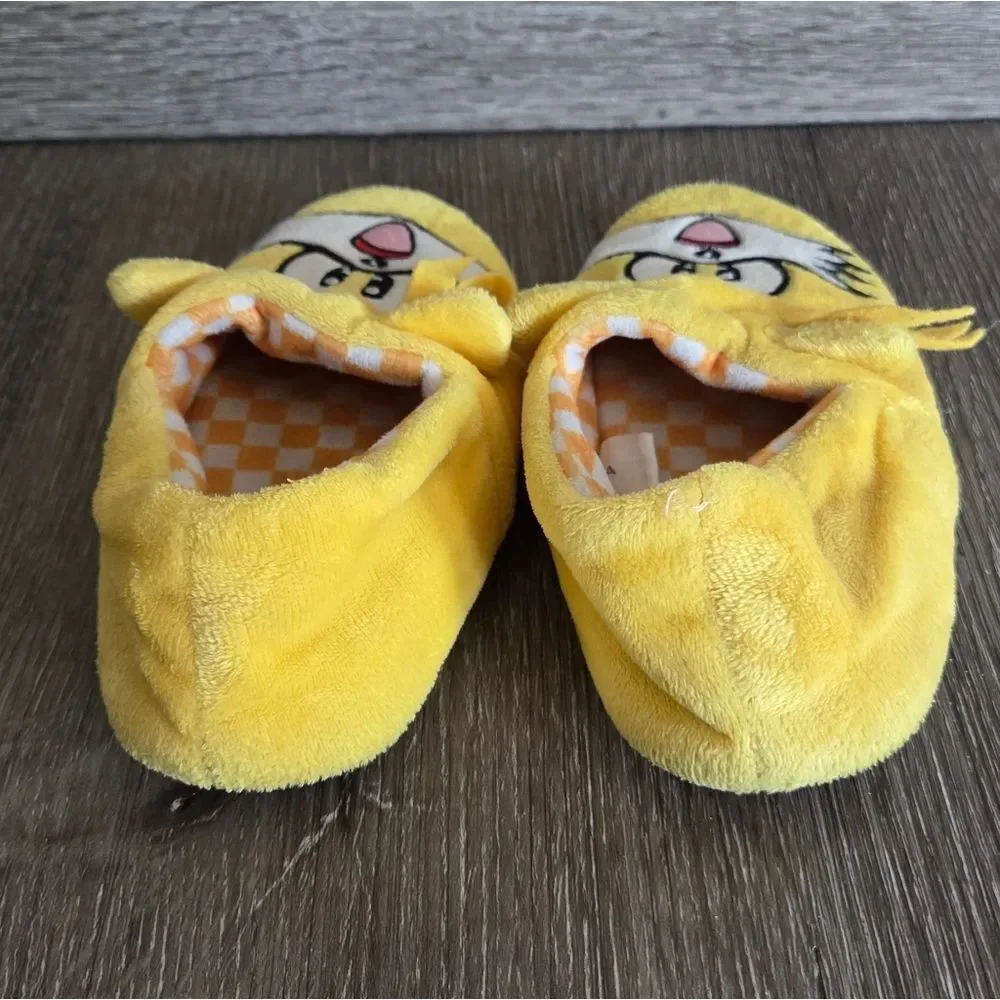 Sonic The Hedgehog tails yellow